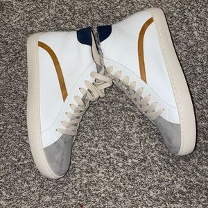 Vici Boutique Sneakers